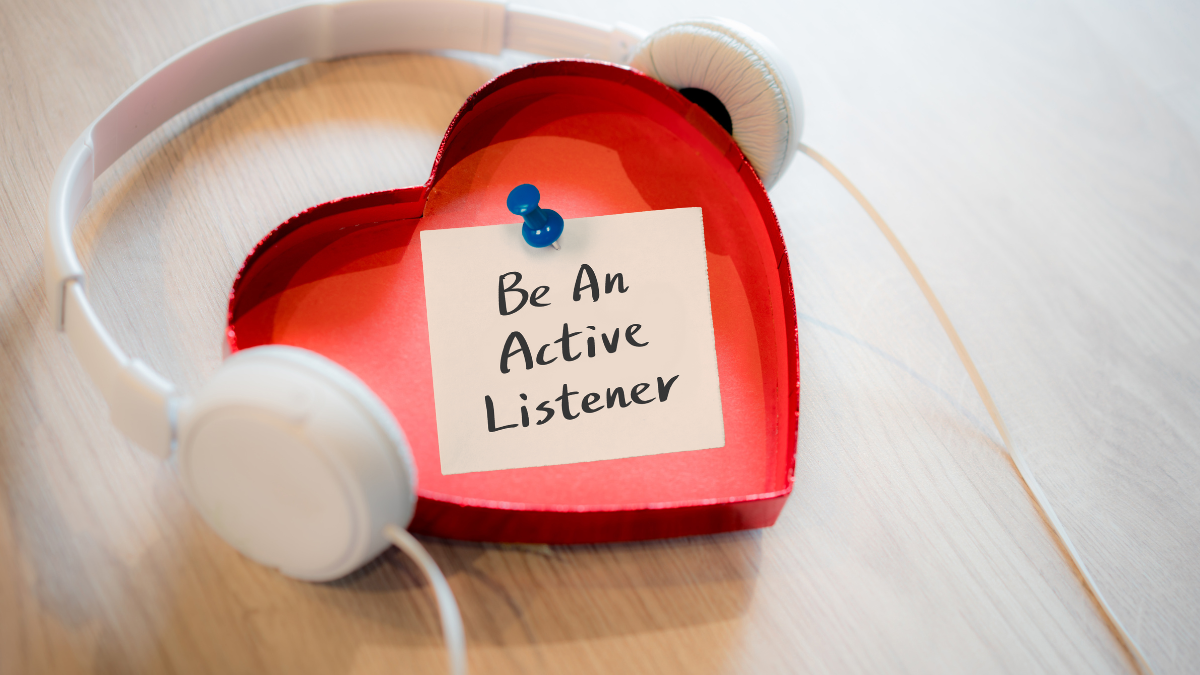 Business Analyst écoutant activement pendant un atelier d’élicitation